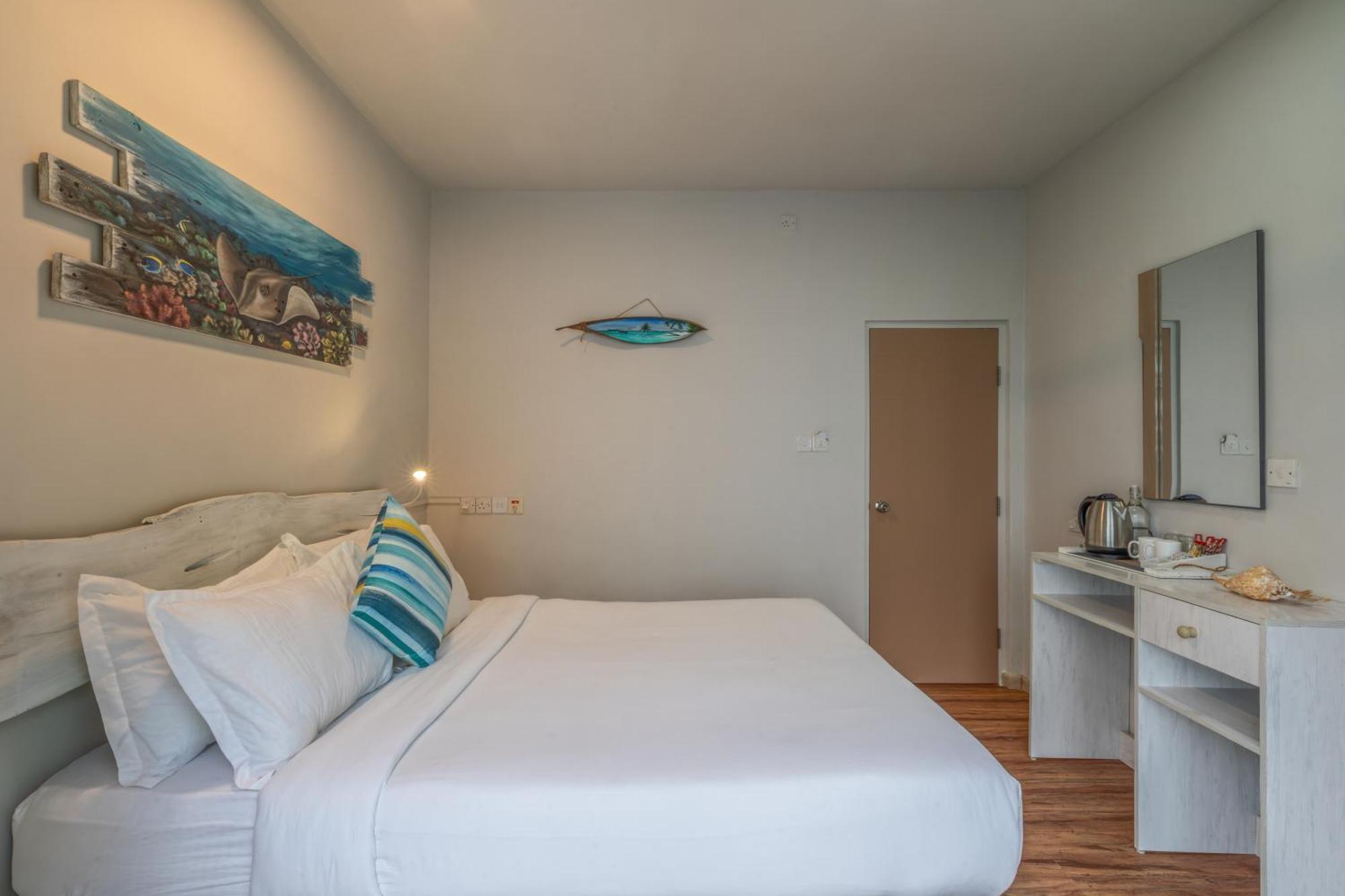 Hotel Ocean Pearl Maldives At Gulhi Island Extérieur photo